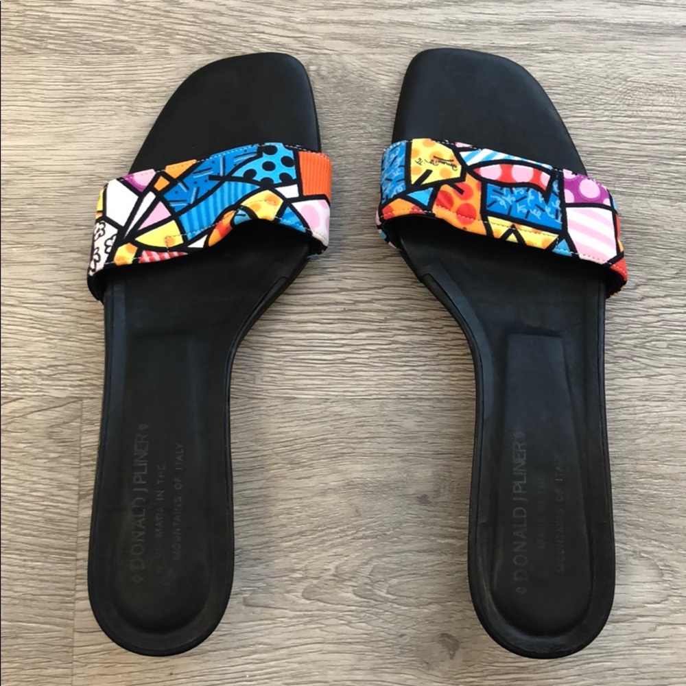 Donald J Pliner Abstract Art Kitten Heels